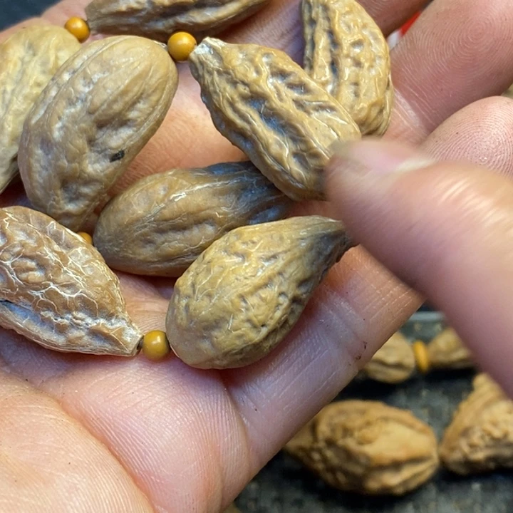 文玩核桃吊坠娜姐133