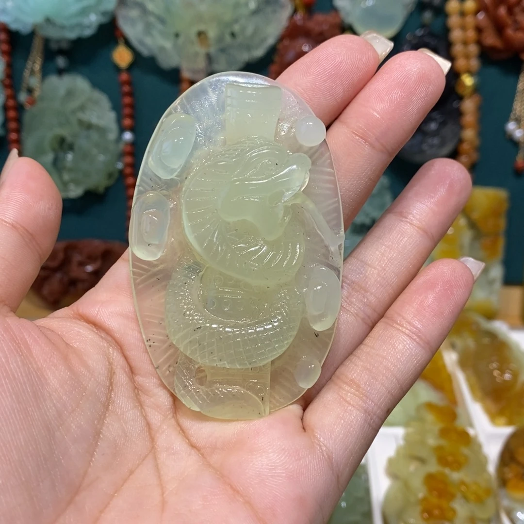 蛇纹石玉未镶嵌颈饰