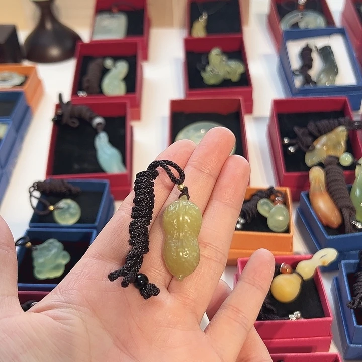 蛇纹石玉未镶嵌吊坠(赠链)