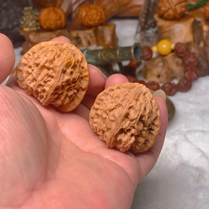文玩核桃把件全品三角白