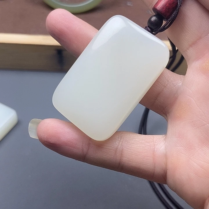 老***吴颈饰未镶嵌和田玉