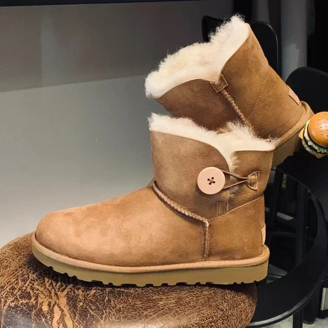 【3352】保暖冬季时尚雪地靴女士时尚纽扣经典款皮毛一体