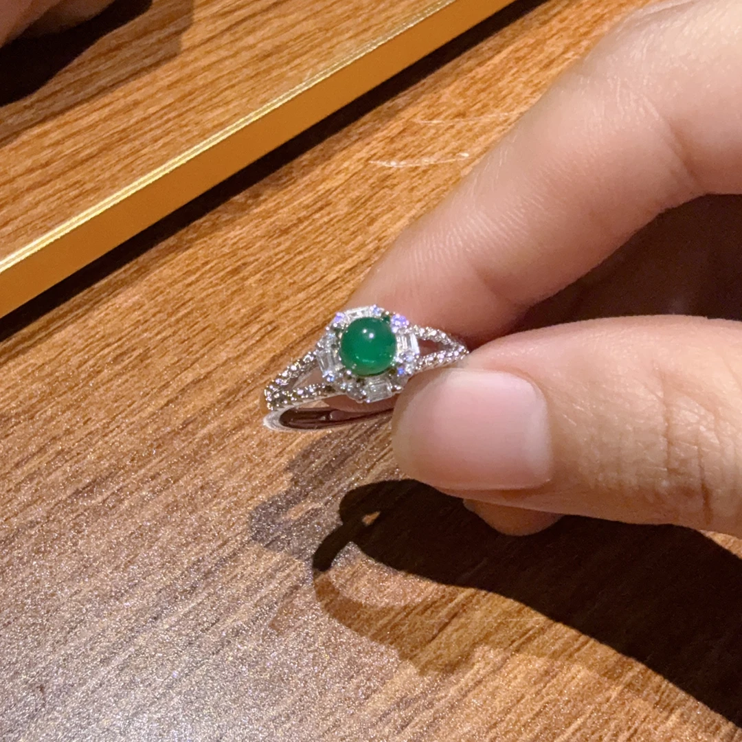 Q359 设计款镶嵌绿蛋面戒指 尺寸8.2mm