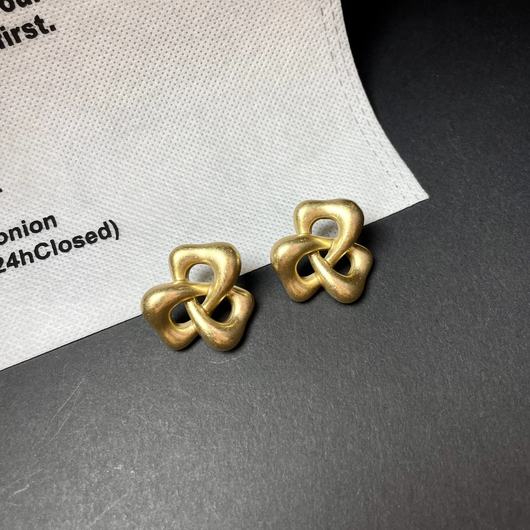 铜合金耳饰 买三送一  气质轻奢时尚复古法式金色中古耳钉