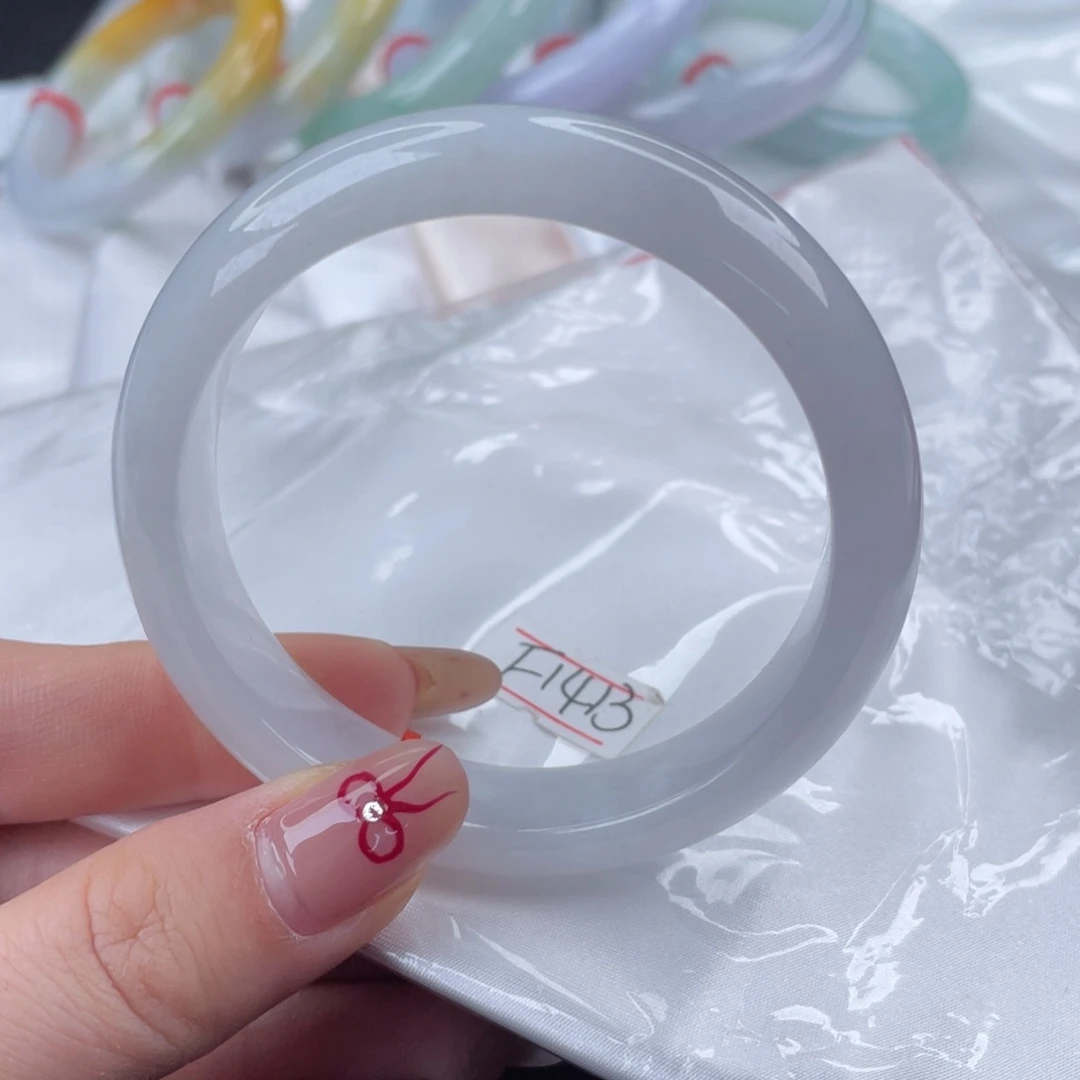 翡翠手镯未镶嵌55圈口