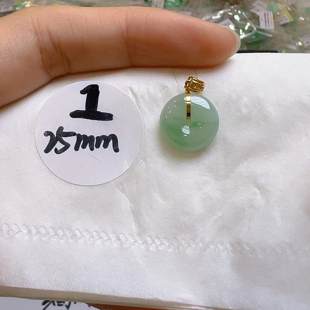 翡翠18K金镶嵌颈饰翡翠