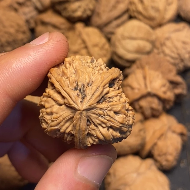 文玩核桃吊坠格****?文玩核桃异形单只