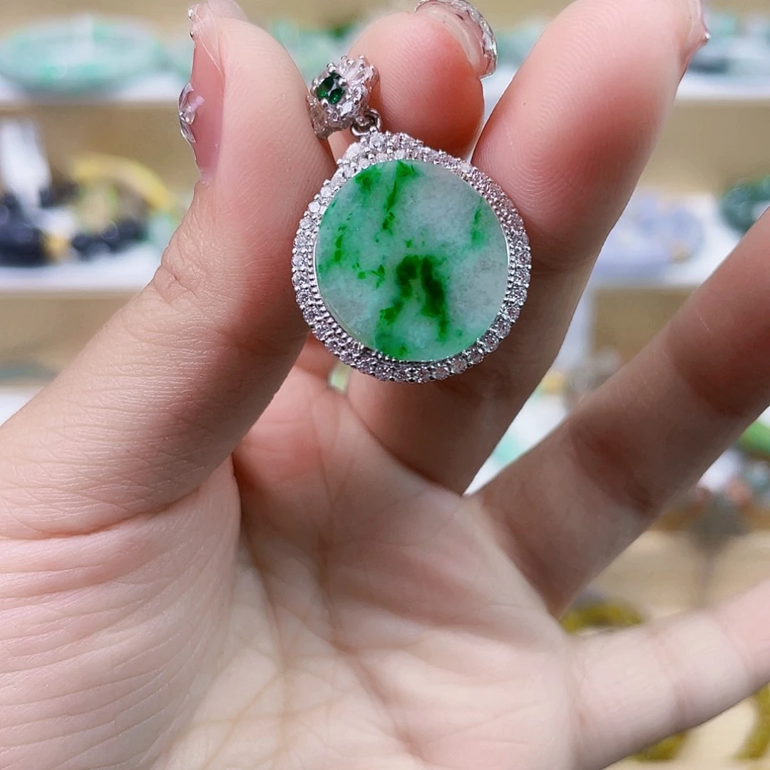 翡翠未镶嵌手链吊坠