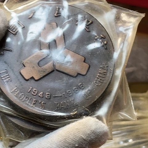 其他普通金属建行40周年纪念章，，，，，