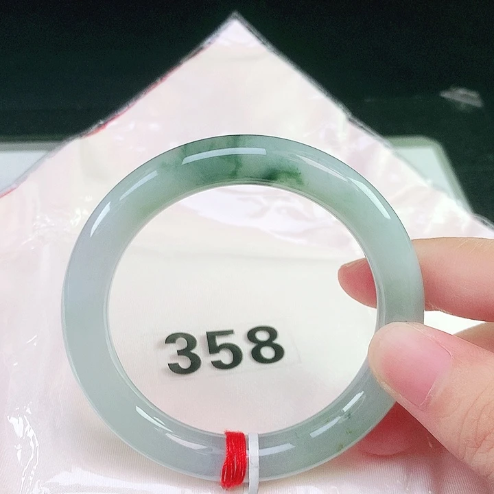 翡翠未镶嵌手镯（圆镯）翡翠手镯
