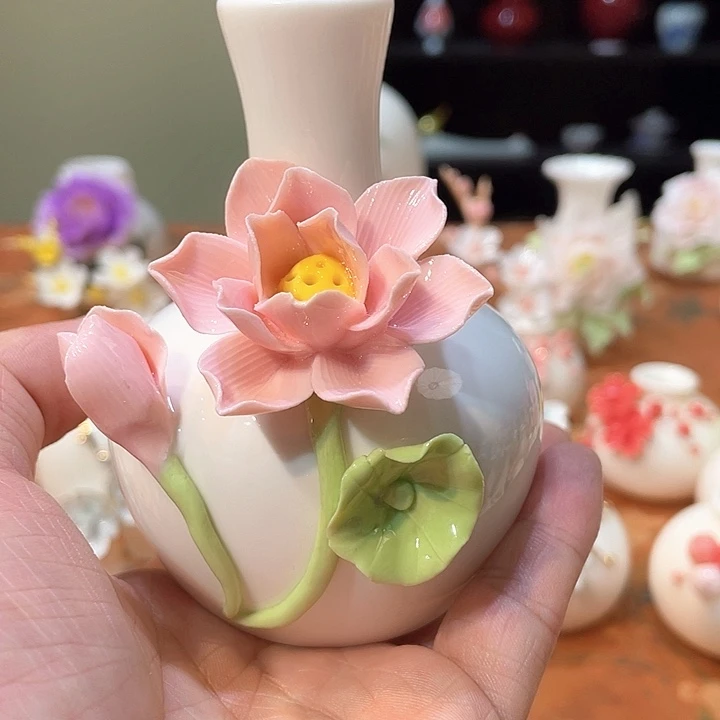 手工陶瓷精致摆件