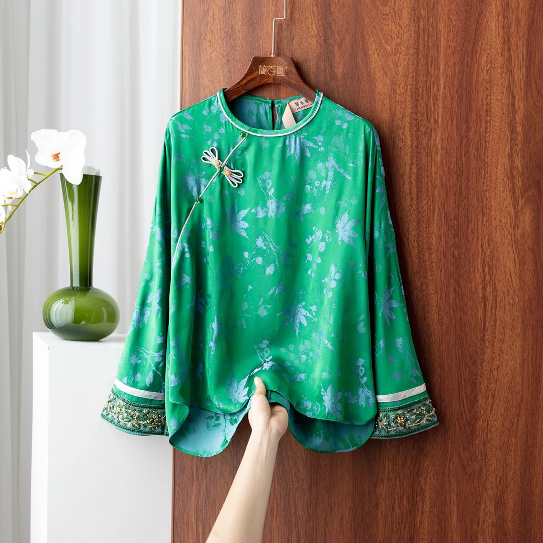 25早春新中式新款绿色圆领提花手工刺绣提花缎面衬衫