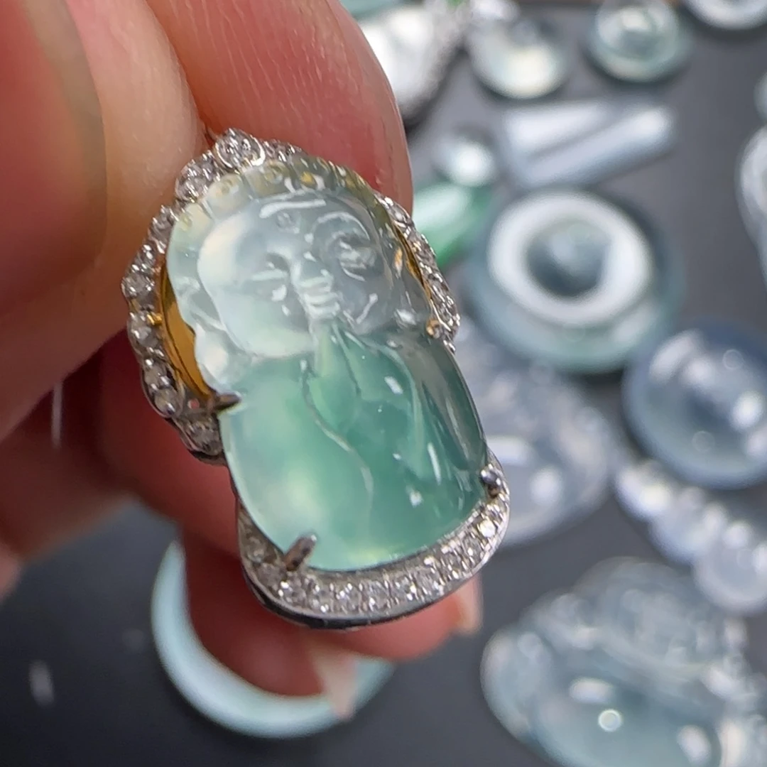 翡翠18K金镶嵌颈饰