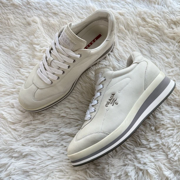 99新 Prada/普拉达 莫兰迪色系厚底休闲鞋 37码 公价8K 70101