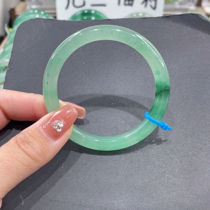 未镶嵌手镯石英质玉