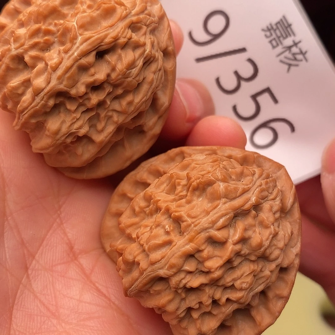 文玩核桃把件42三角白