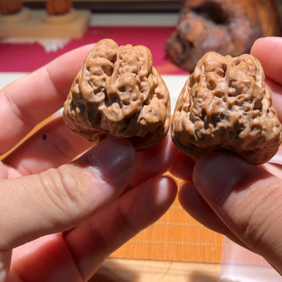 锦***安蛤蟆头文玩核桃B06