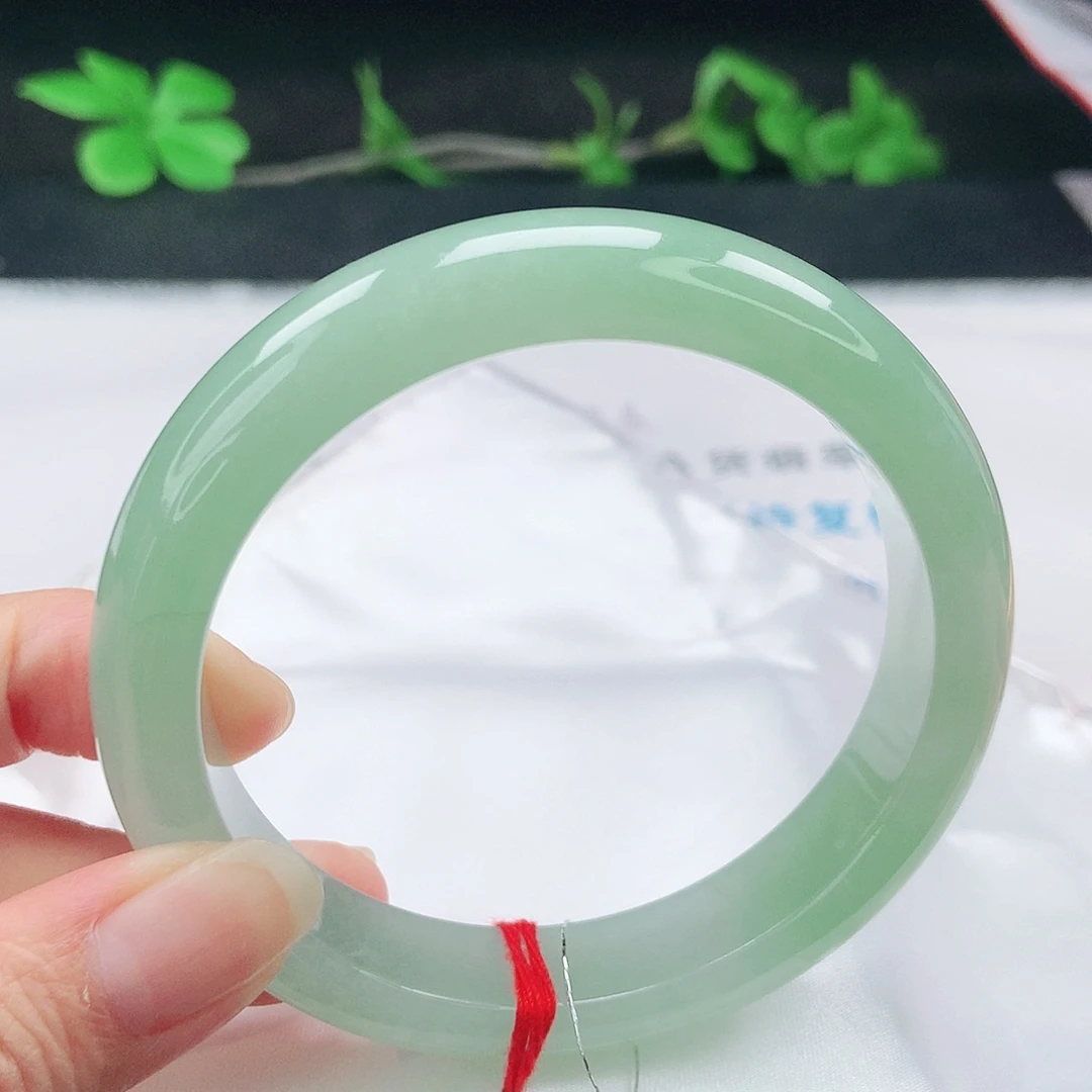 翡翠手镯未镶嵌61圈