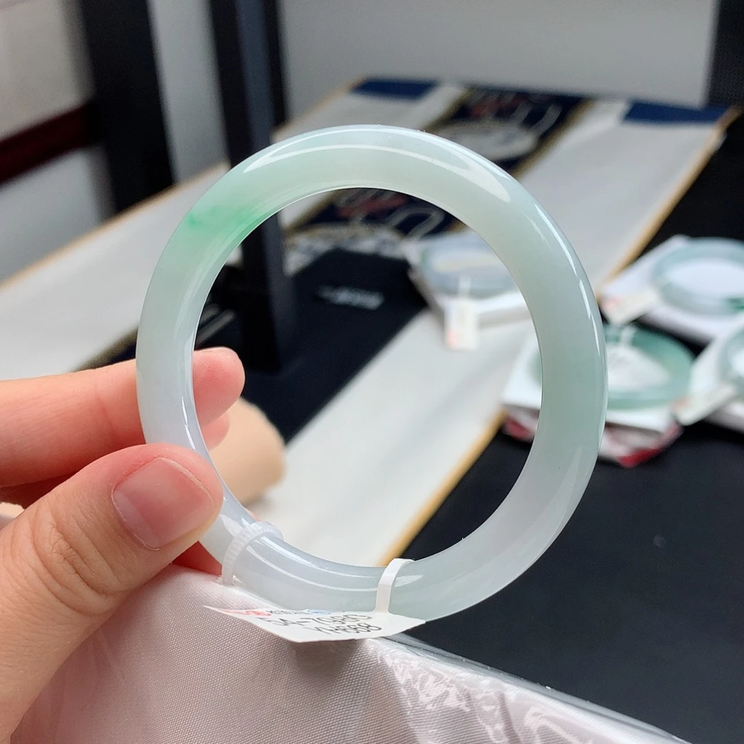 翡翠手镯未镶嵌18号