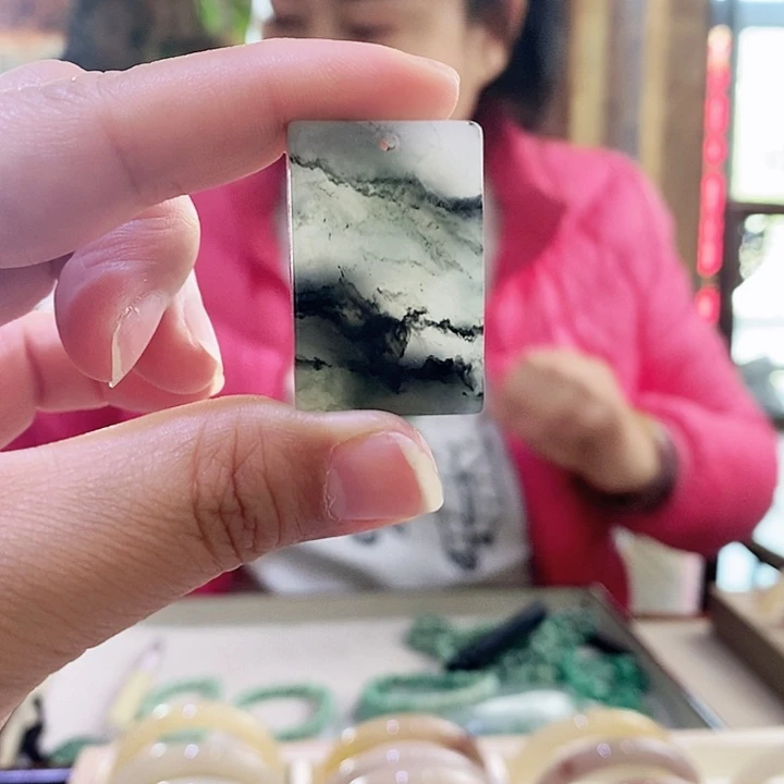 密玉（石英质玉）颈饰未镶嵌