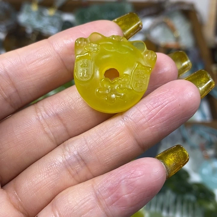 未镶嵌蛇纹石玉吊坠