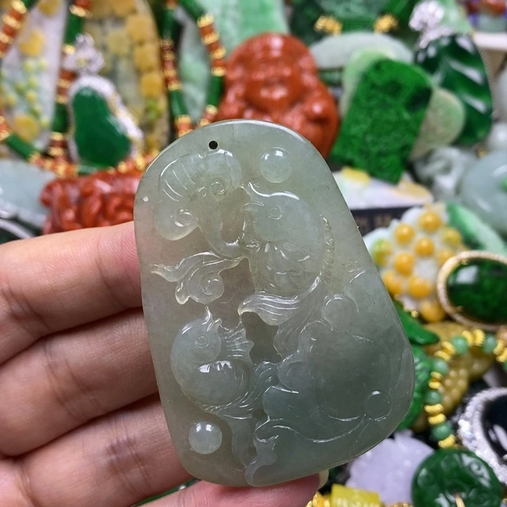 翡翠未镶嵌吊坠(赠链)