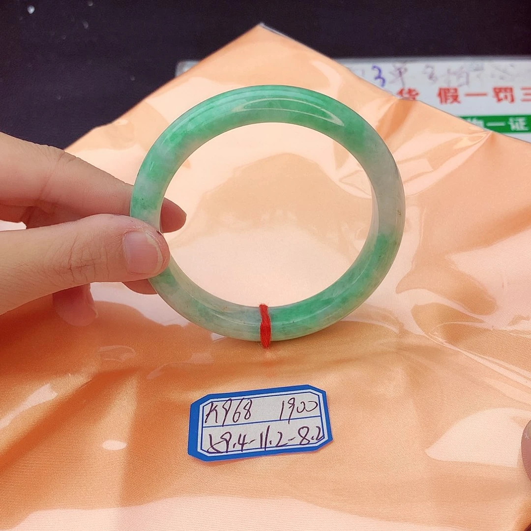 翡翠手镯未镶嵌翡翠