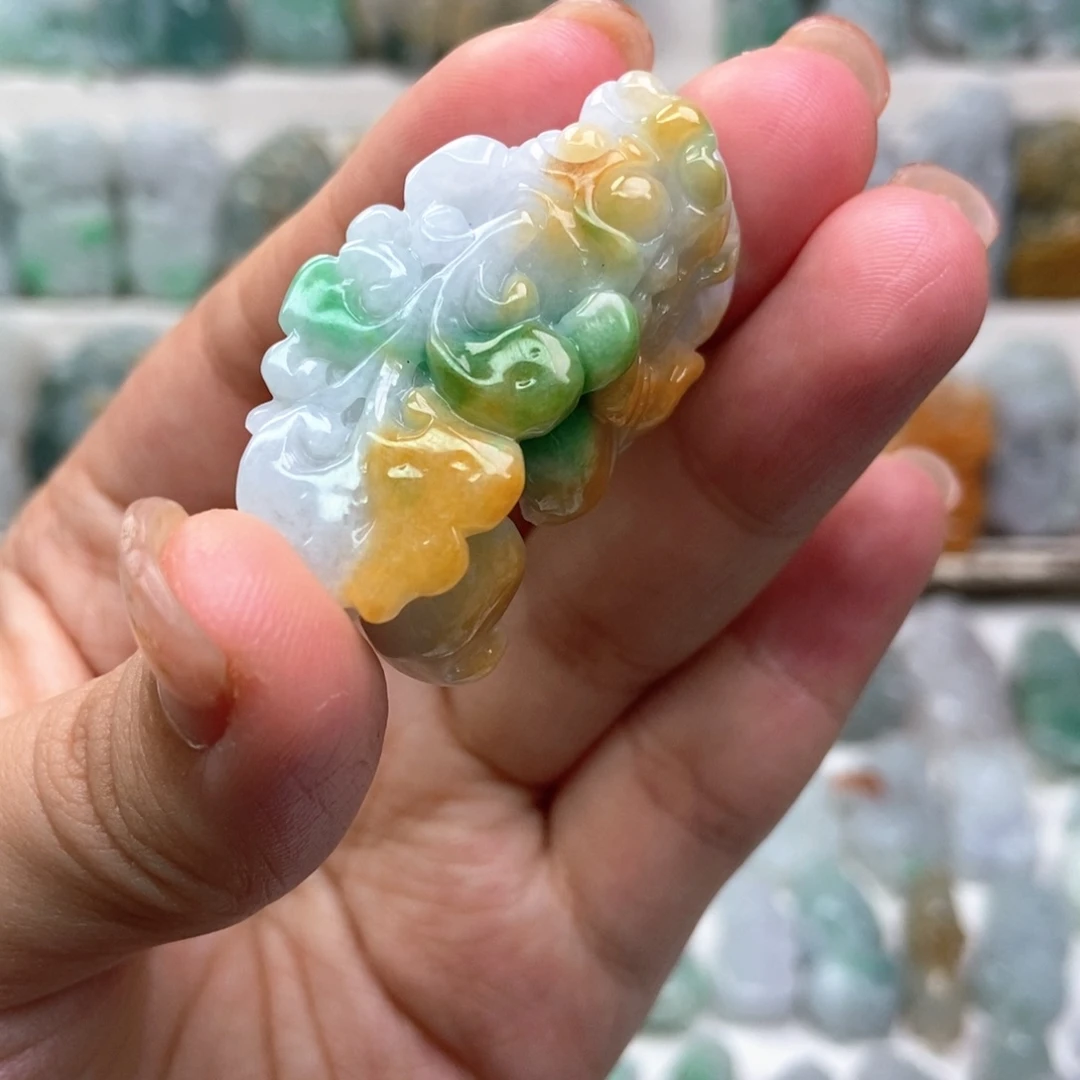 翡翠未镶嵌吊坠(赠链)