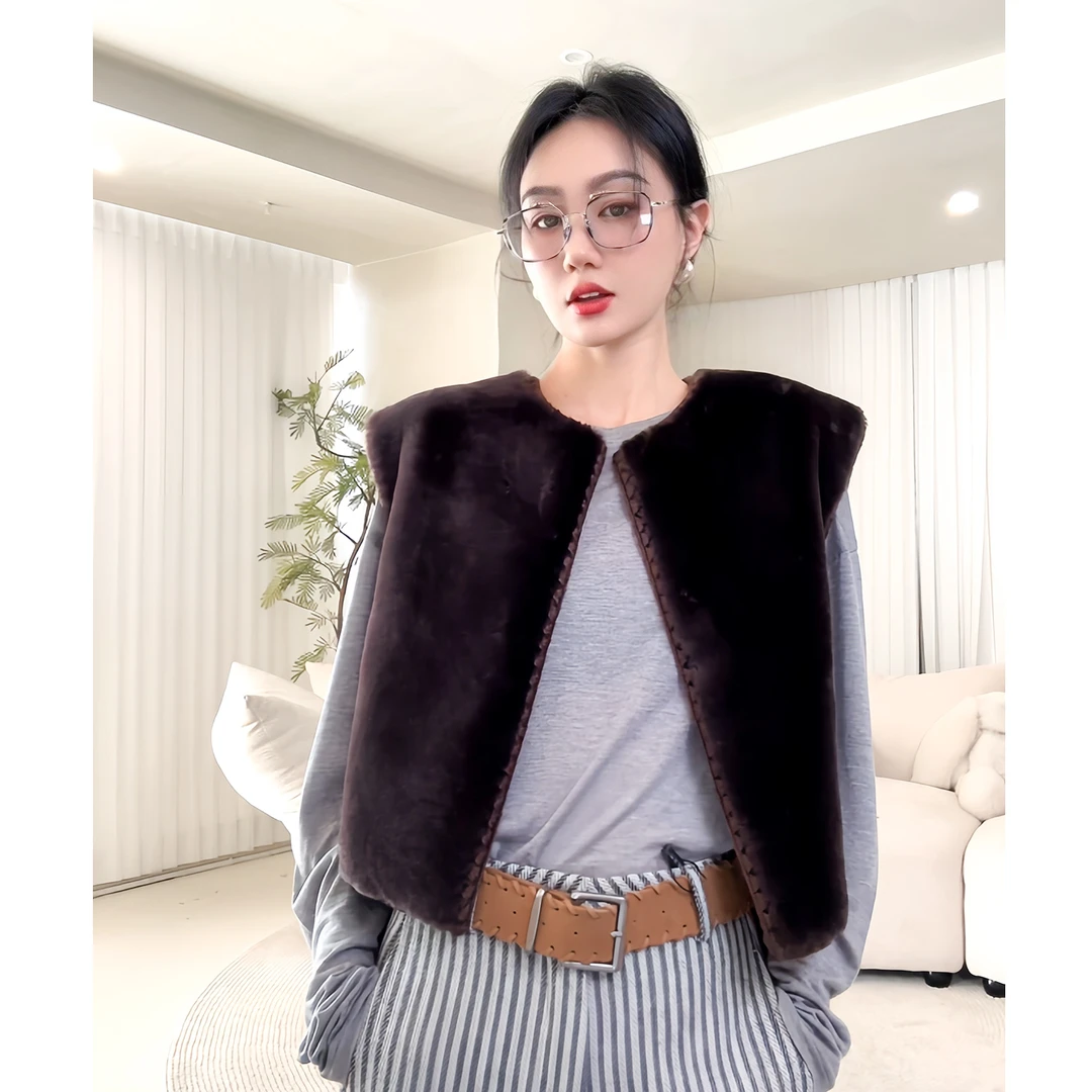 冷玩[原生态]歌古丝超细美利奴幼崽羊皮毛一体马甲 10LFJ72512