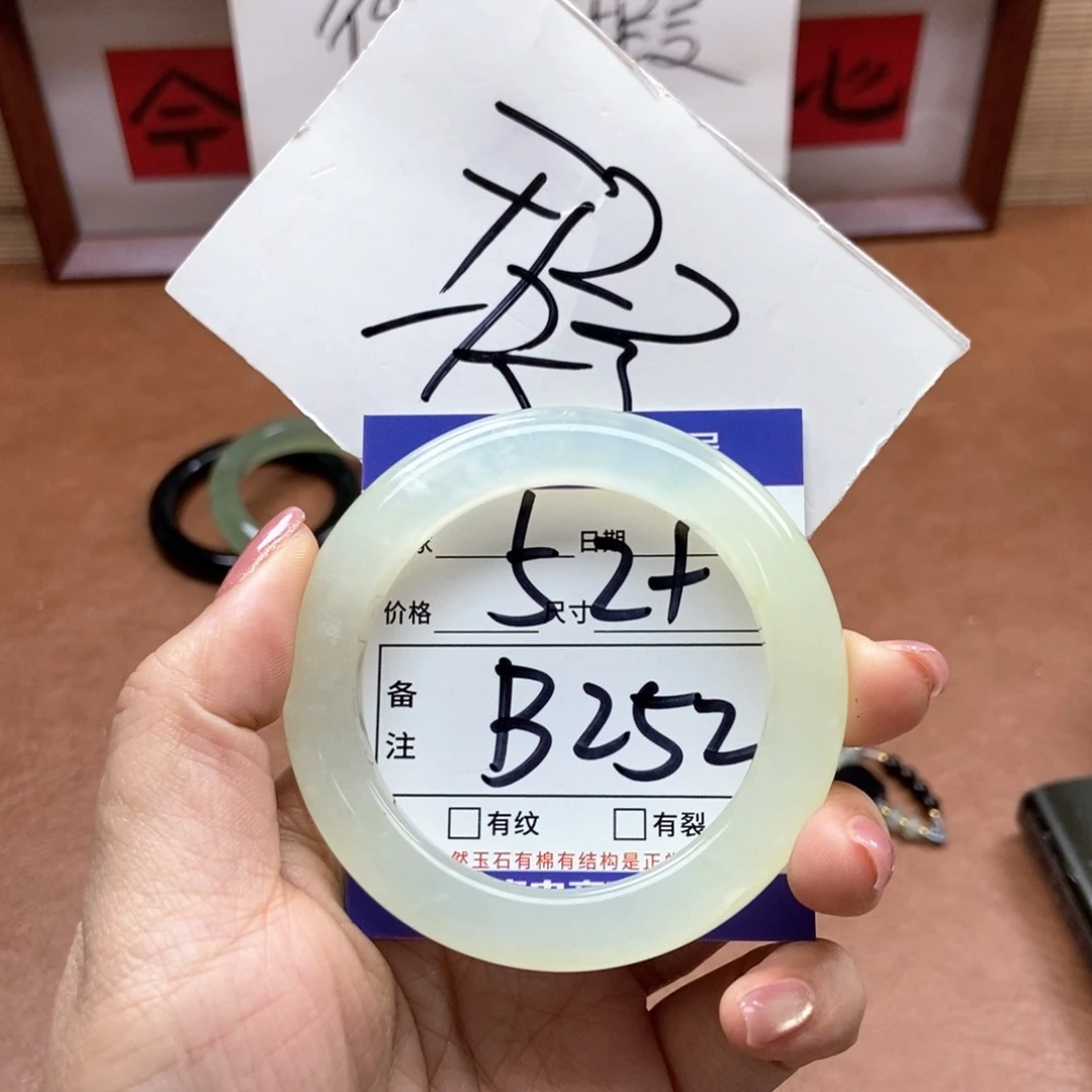 岫玉手镯手镯未镶嵌