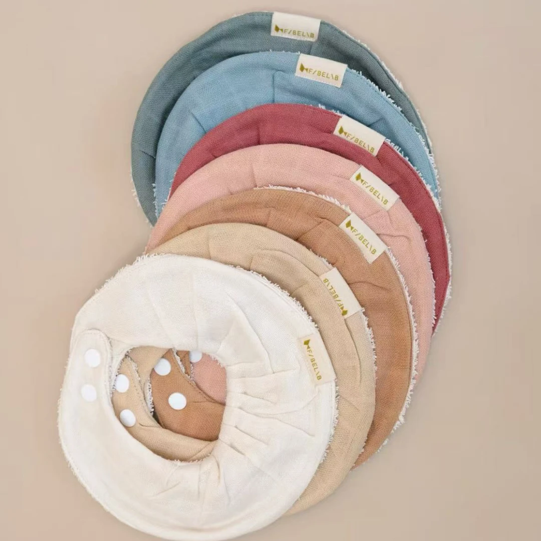 北欧新生儿高级感纯棉加厚口水巾秋冬季两条装纯色圆领宝宝围嘴