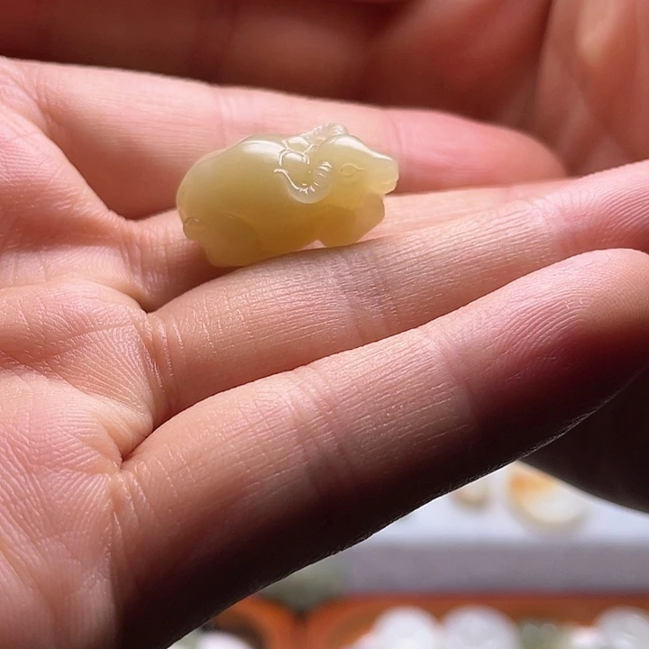 和田玉（白玉）和田玉小牛未镶嵌