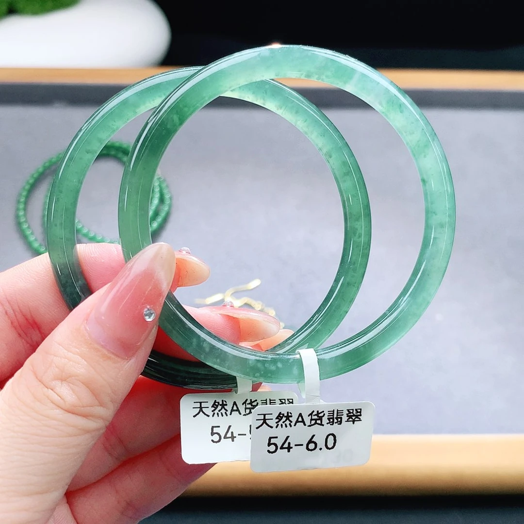 未镶嵌手镯（圆镯）翡翠