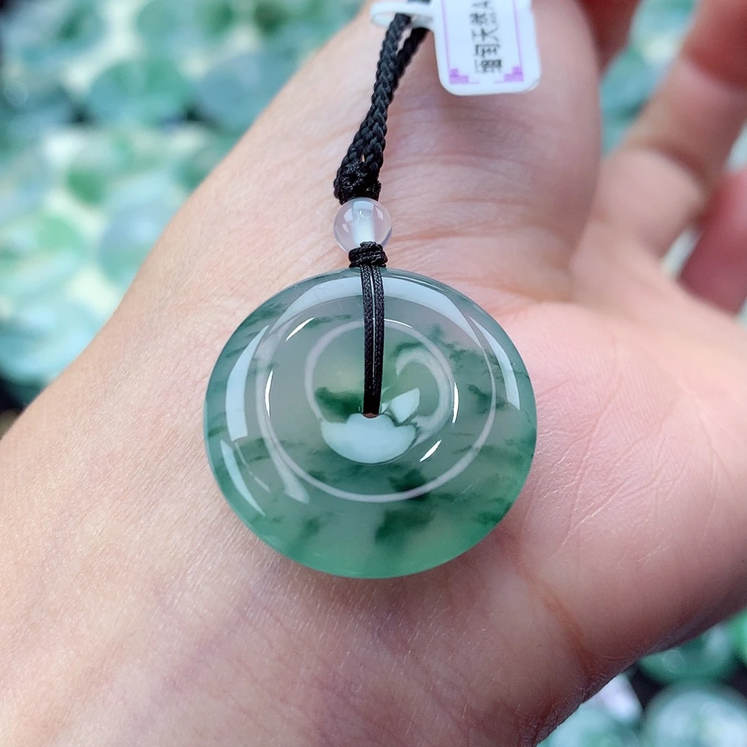 翡翠未镶嵌颈饰编号9。尺寸23-5.6