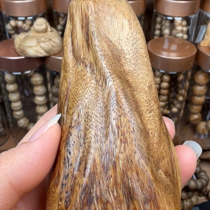 沉香沉香碎屑柬埔寨手把件46克