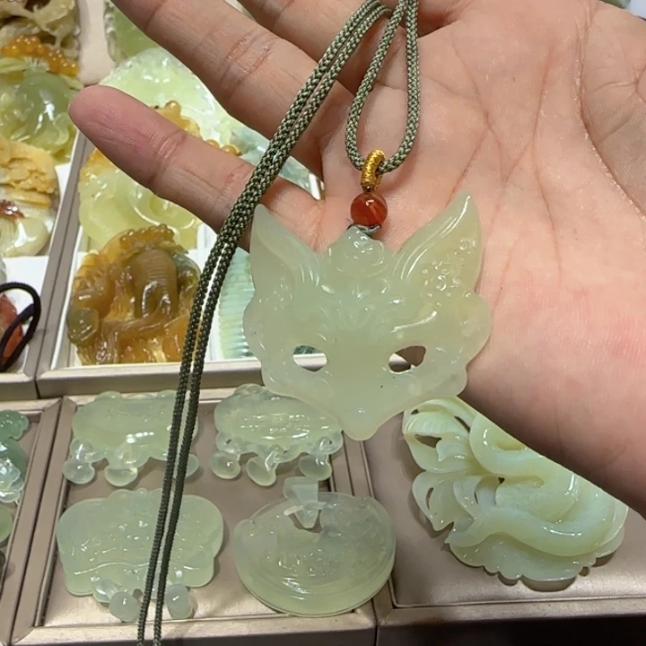 蛇纹石玉吊坠未镶嵌