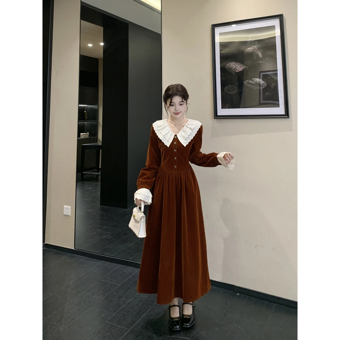 大码女装赫本风娃娃领正肩长袖连衣裙秋冬胖mm小香风复古减龄长裙