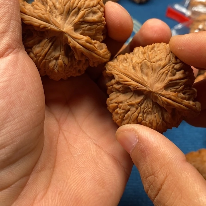 ﹃***笑吊坠文玩核桃南疆石王核桃