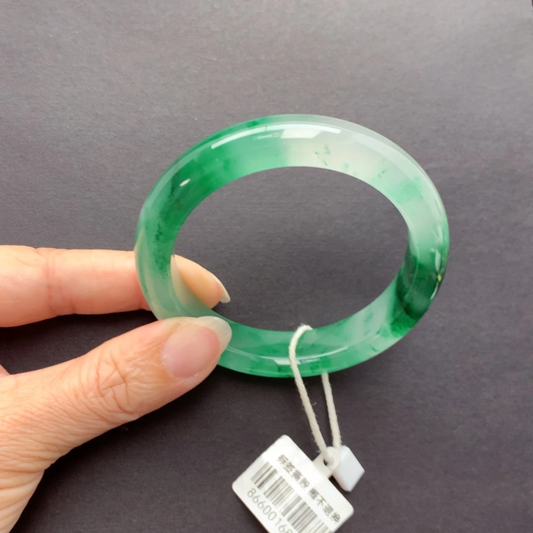 未镶嵌手镯石英质玉入**深