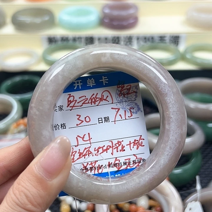 夏****石英质玉手镯未镶嵌