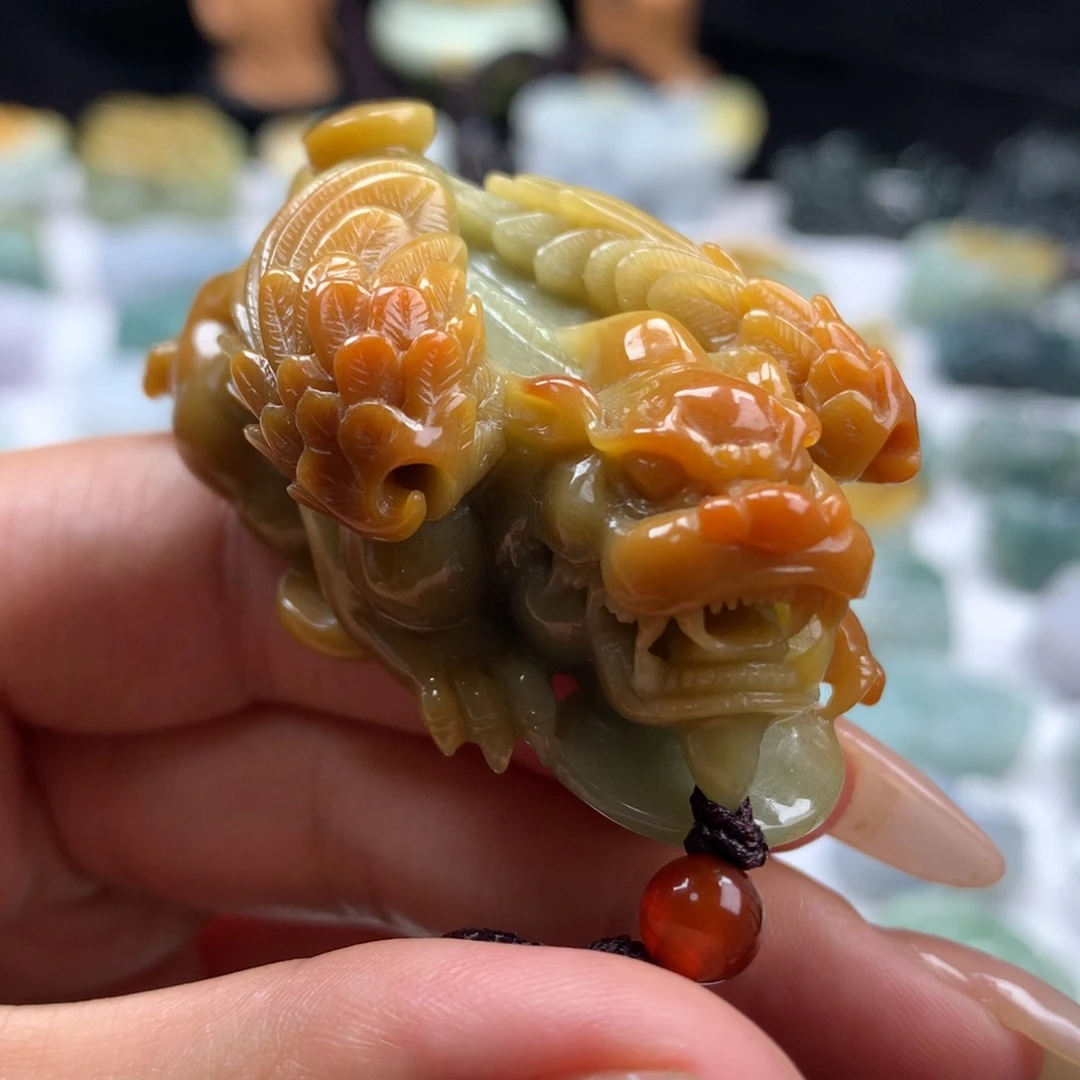 翡翠未镶嵌颈饰飞天貔貅