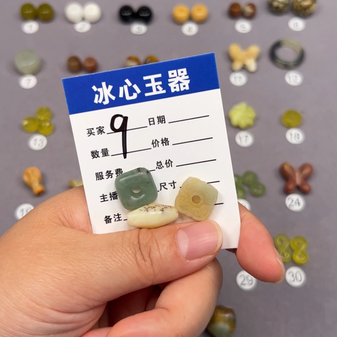 蛇纹石玉未镶嵌颈饰佛*微瑕