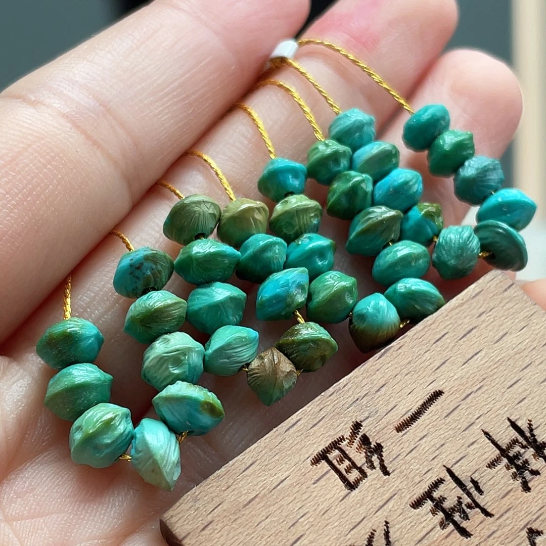 绿松石未镶嵌颈饰