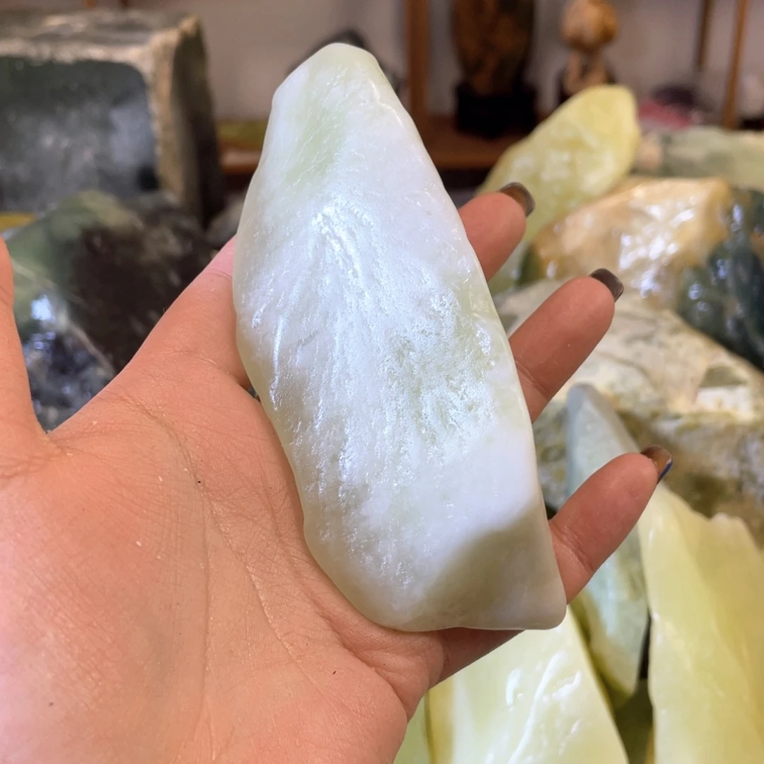 蛇纹石玉未镶嵌中国四大名玉简易