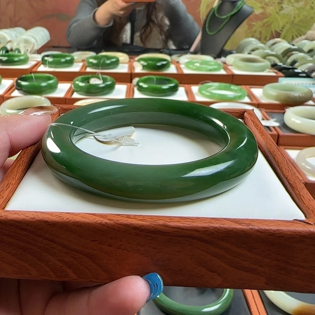 和田玉未镶嵌手镯