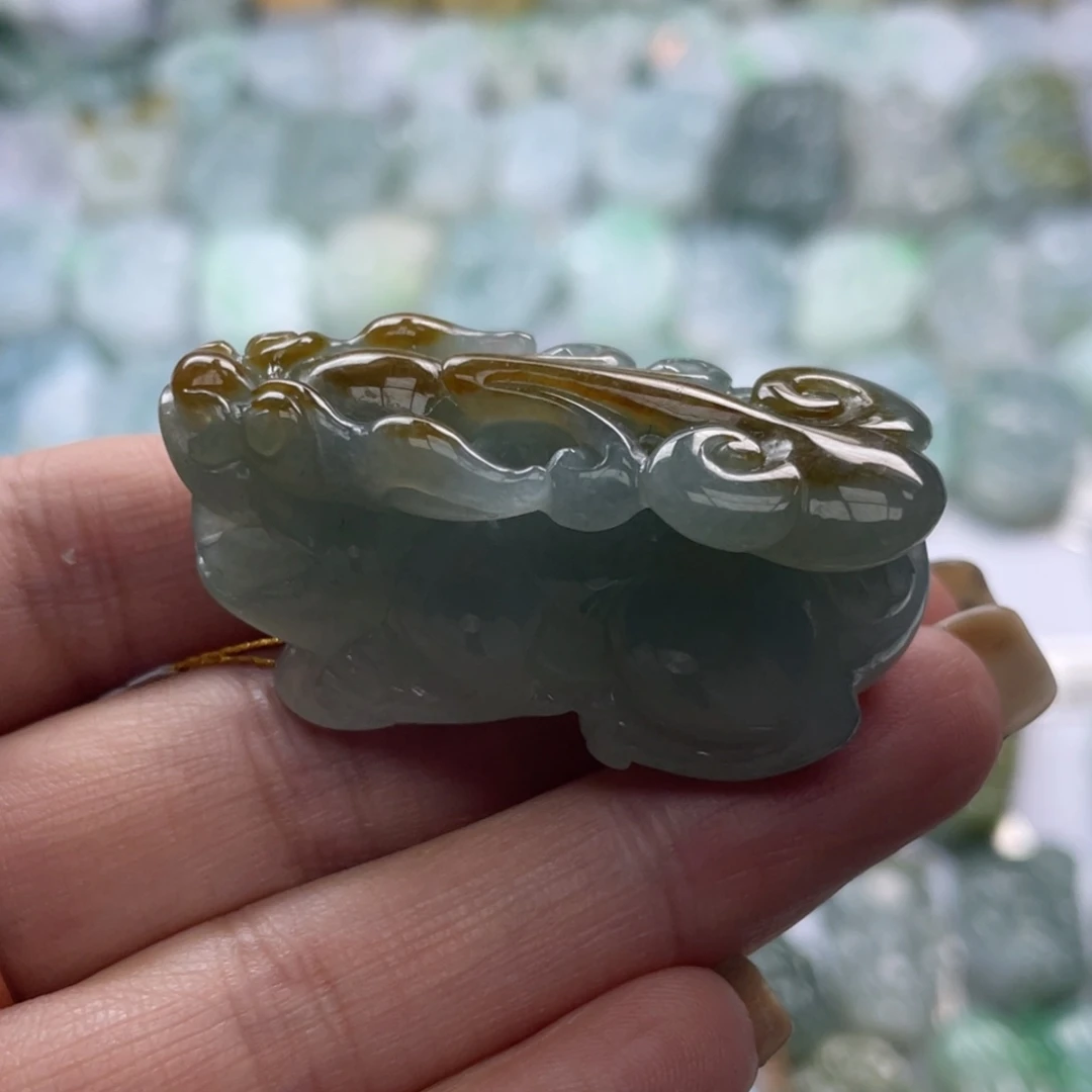 翡翠未镶嵌颈饰貔貅