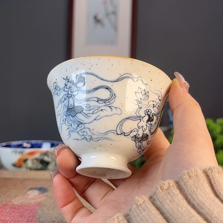 摆件景德镇陶瓷茶杯里