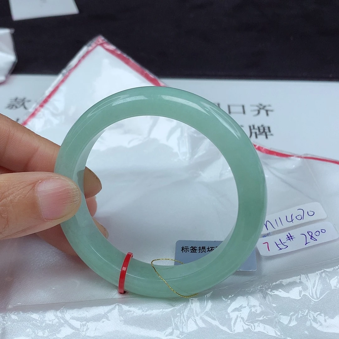 翡翠手镯未镶嵌55圈4070