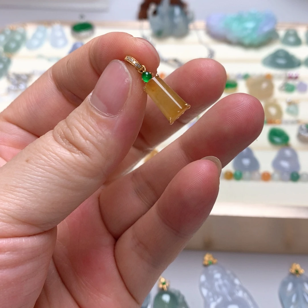 翡翠18K金镶嵌颈饰翡翠无事柱