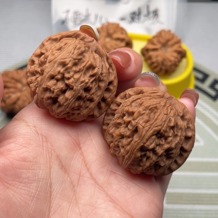 文玩核桃吊坠40白狮子